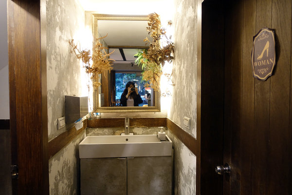 新竹東區竹科人及交大學生聚餐約會美式餐廳，LALA Kitchen新美式餐廳新竹科園店，餐點份量多楓糖鬆餅炸雞超好吃(含LALA Kitchen菜單) 