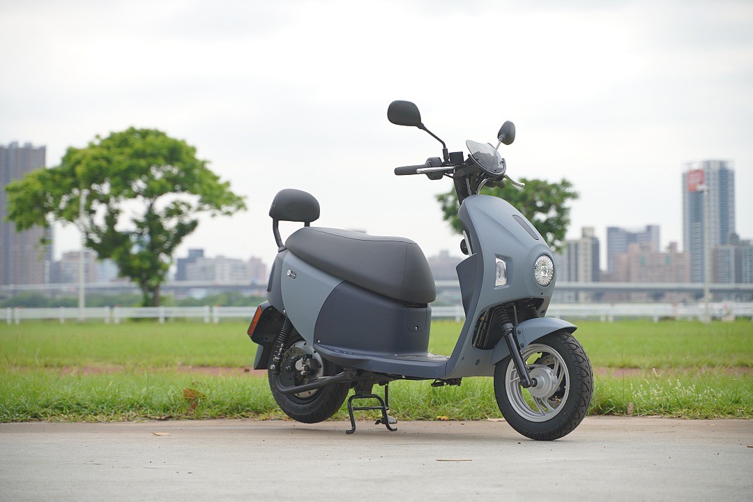 EZ1 的車體相對緊湊，全長僅 1,690mm