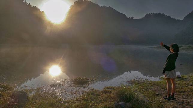 ▲在湖畔過夜才能享受到日出之美。 （圖／Tripbaa趣吧！旅遊平台）