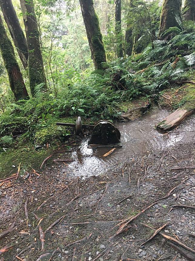 ▲見晴懷古步道上可見早期遺留的鐵道轉轍器。（圖／奧丁丁體驗）
