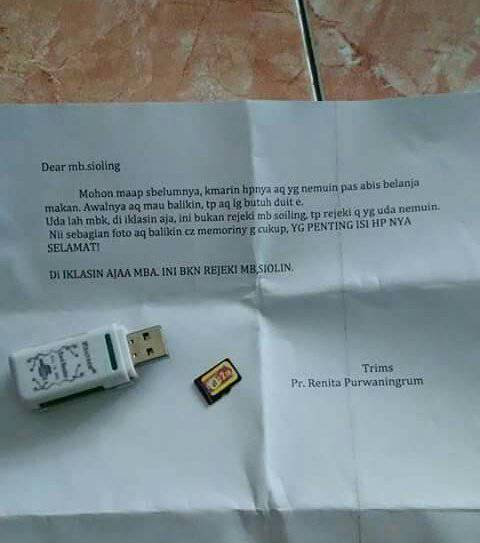 Seseorang Temukan HP Milik Orang Lain, Ia Kembalikan dengan Cara Konyol Seperti ini, Bikin Heran!