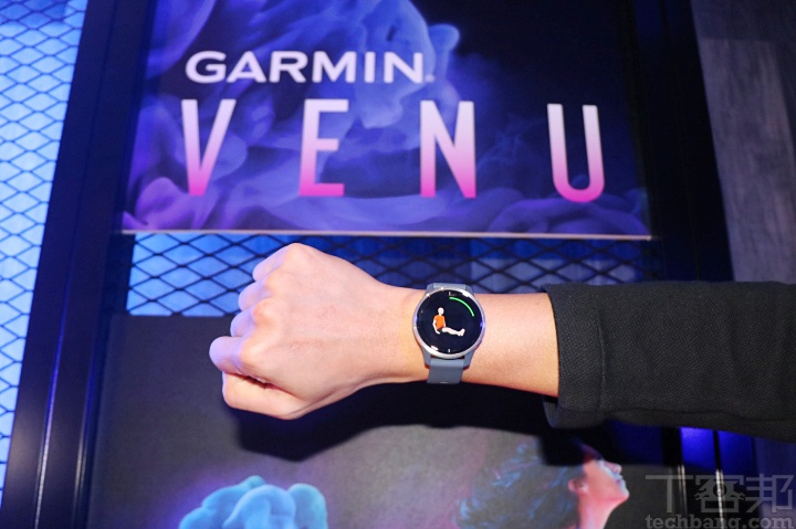 Garmin 在台推出 vívomove 系列指針智慧腕錶、首款搭載 AMOLED 螢幕的 Venu 鍛鍊指導運動錶