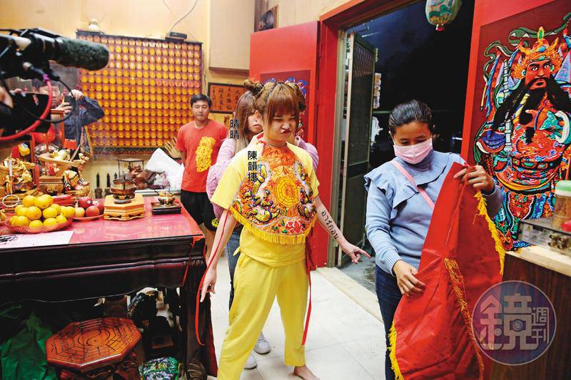全文 養小鬼遭反噬三太子相救酒店正妹變身神明代言人 鏡週刊 Line Today