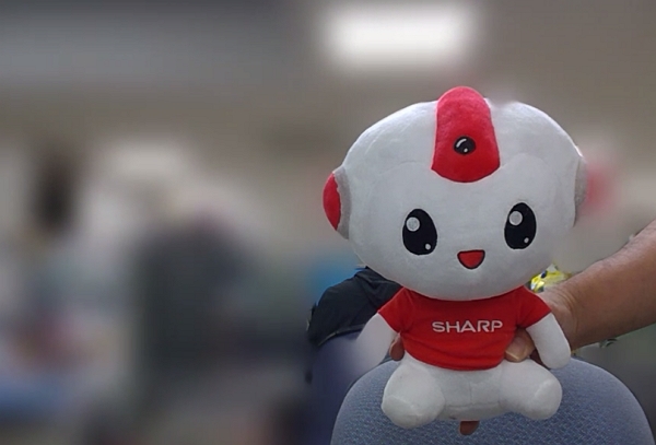 Microsoft Teams 視訊會議時可用AI把人的背景虛化，我們實測了幾種不同情況看它的虛化能力有多強？