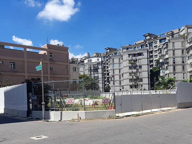 新北列管12處閒置建物林口荒廢20多年閃電屋完成拆除 中華日報 Line Today