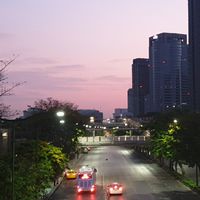 วิ่งไปทั่ว