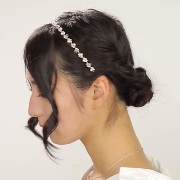 お団子ヘアに似合うアクセサリー コーデと合わせておしゃれに C Channel