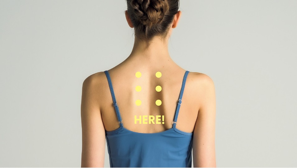 肩甲骨が固い人へ 3ステップで 背中が凝る肩こり を解消