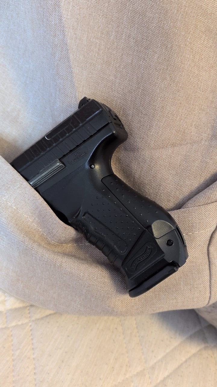 中学生で銃好きな人集まって〜