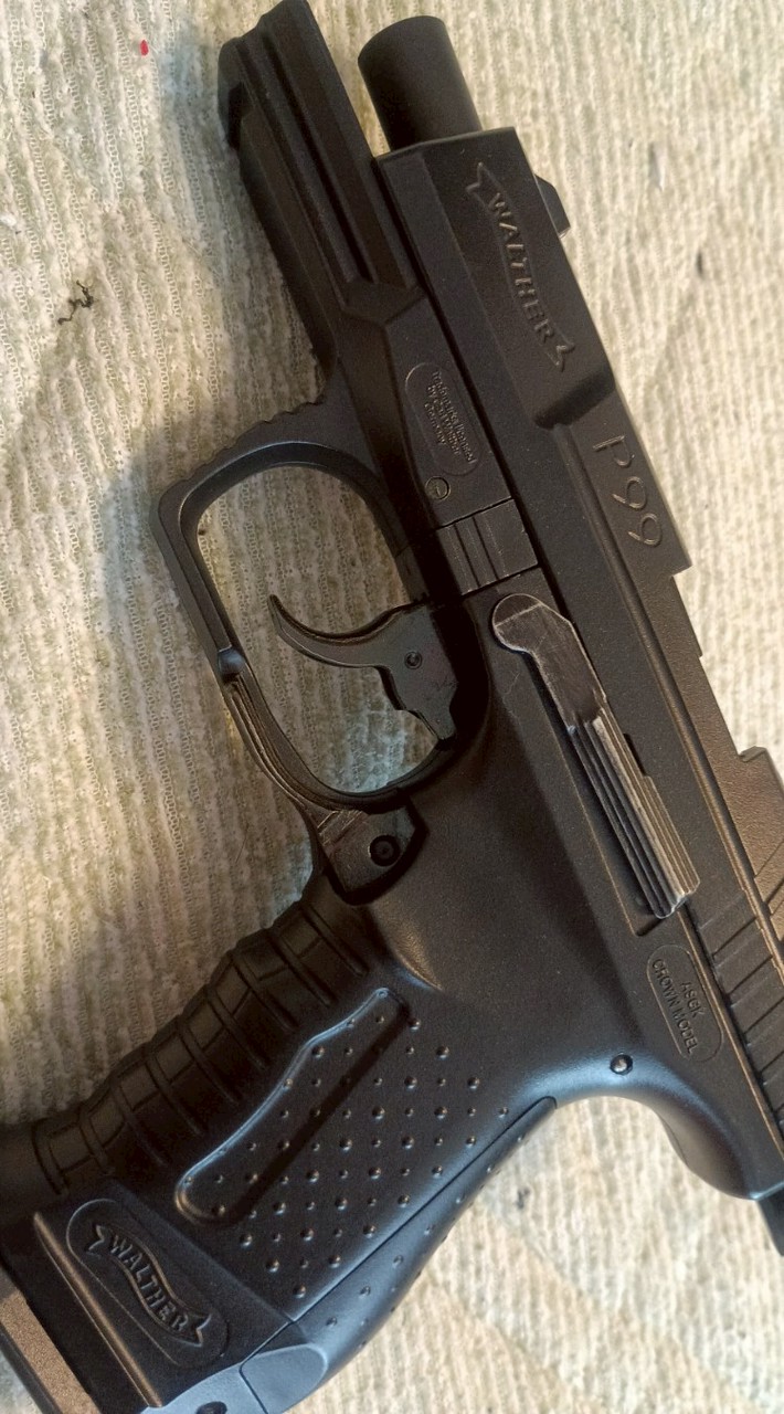 中学生で銃好きな人集まって〜