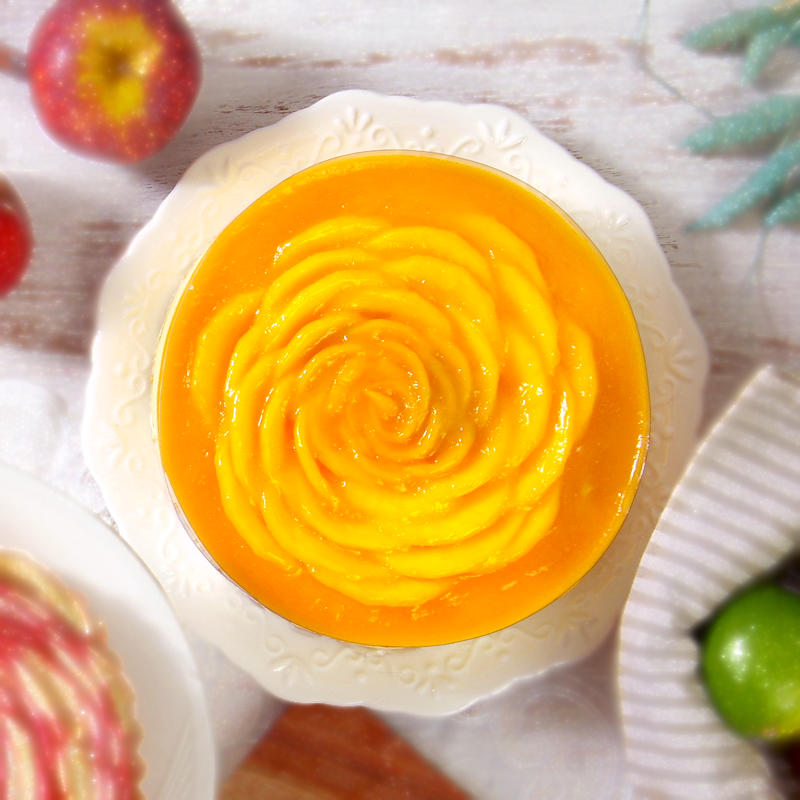 ls手作甜點芒果生乳酪蛋糕 季節限定芒果乳酪好迷人堅持採用整顆新鮮芒果不使用現成果泥綿密細緻的口感濃厚芒果果肉的滿足滿溢芒果香氣入口即化香甜不膩口 堅持使用好原料與新鮮食材搭配精湛的手藝外表飽滿多汁台