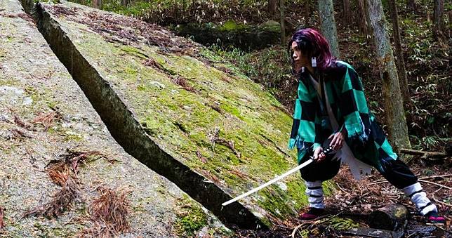 《鬼滅之刃》名場景再現，奈良市「一刀石」引發粉絲關注