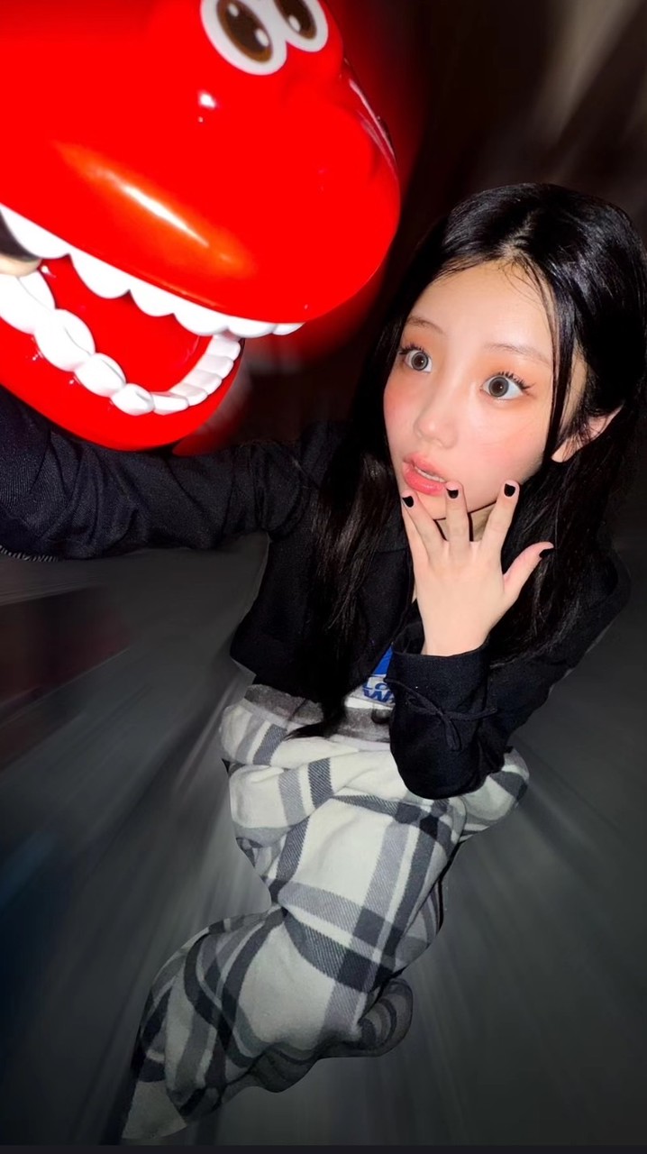 ILLIT𖤐  ̖́-‬