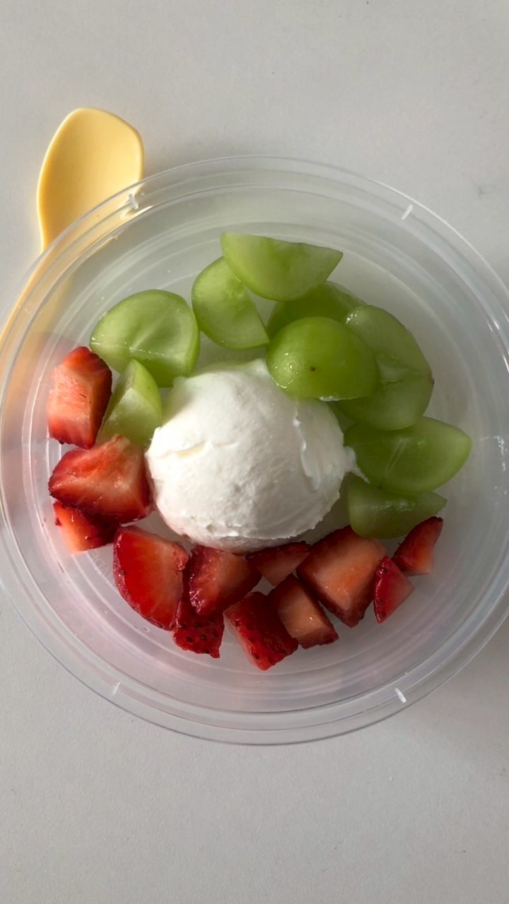Greek yogurt homemade by chalinn 🥣🫐