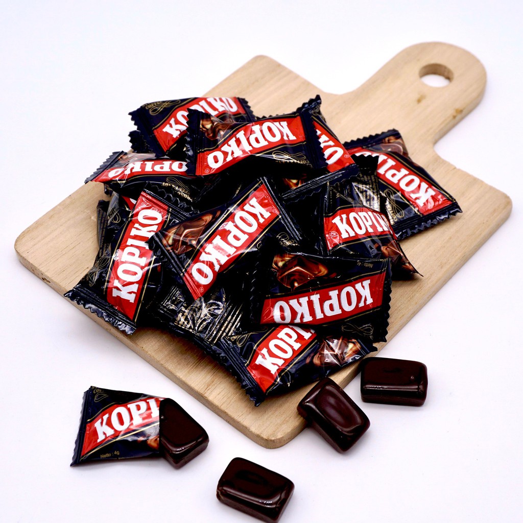 嘴甜甜跟你說嘴甜甜都是現貨，嘴甜甜不用預購，嘴甜甜不讓你等待。品牌：嘴甜甜 Sweeteeth甜甜價 KOPIKO咖啡糖 200公克 / 60元甜甜價 KOPIKO咖啡糖 400公克 / 120元甜甜