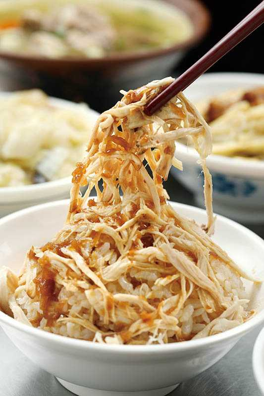 簡單的「雞肉絲飯」，滋味極具魅力。（25元）（圖／于魯光）