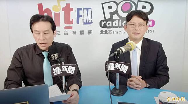 黃國昌今日上午接受POP Radio《POP撞新聞》主持人黃暐瀚專訪。(記者李文馨攝)