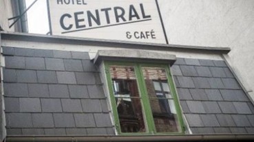 世界上最小酒店生意火爆！因為只有「一間房」...