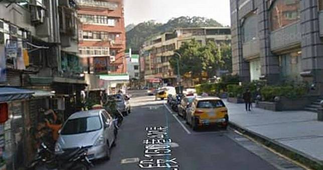 婦怒喊：「潑硫酸」噴液體　孕婦遭波及慘跌
