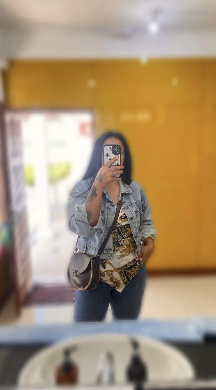 หนึ่ง เก้า เก้า สี่