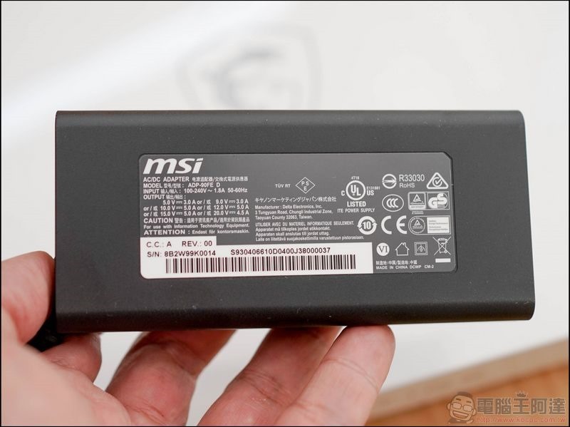 MSI Prestige 15 開箱 - 05