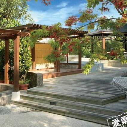 戶外『露天風呂』中九大功能池的SPA水療設施，更有亦人體代謝排汗。『紅檜俱樂部』的大眾裸湯，白磺泉源全年不竭，其泉質少硫磺味，能使膚質更為細緻，是旅客世外桃源的好選擇。沉浸於溫泉舒展身心後，不妨來品嘗