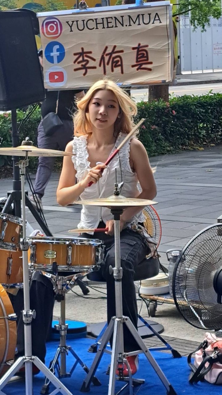 李侑真の粉絲園地
