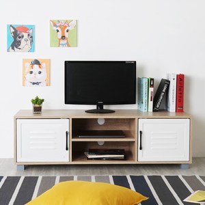 ◆鋼製X木製，異材質搭配 ◆附2個排線孔，輕鬆整線 ◆百葉門片設計，透氣通風 ◆兩層開放格，置物取物方便