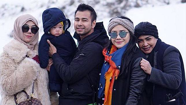 [Bintang] Raffi Ahmad dan Nagita Slavina Liburan ke Swiss