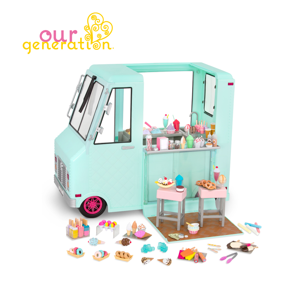 冰淇淋車有多達 129 種甜點和廚房道具，車身旁附可塗鴉小黑板、會發光的車頭燈及擬真雨刷，還有內建 3 首音樂輪流播放喔！