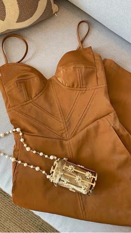 買賣任何物品，衣服鞋子包包飾品，沒有設限。