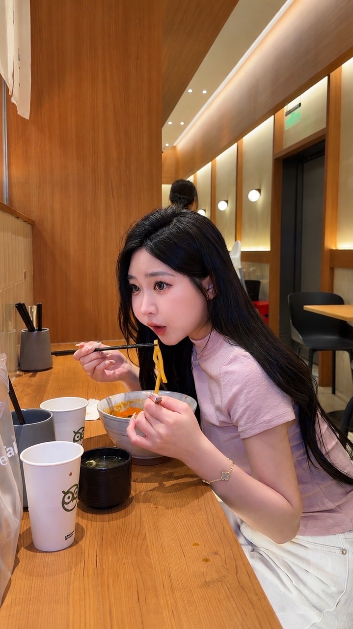 胡小u後援會🕶️