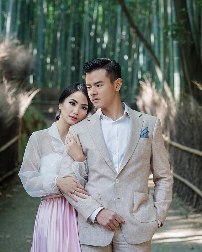 Bikin Baper Ini 10 Potret Mesra Prewed  Dion Wiyoko Fiona