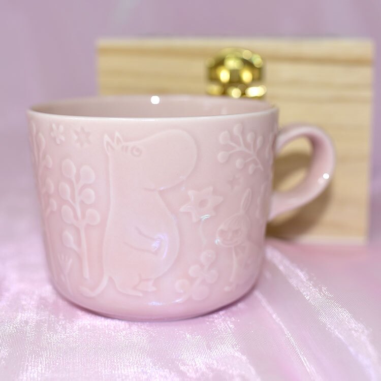 MOOMIN 嚕嚕米 浮雕磁器馬克杯 鏤空花紋木盒 正版 日本製 380ml 小不點亞美 斯那夫金