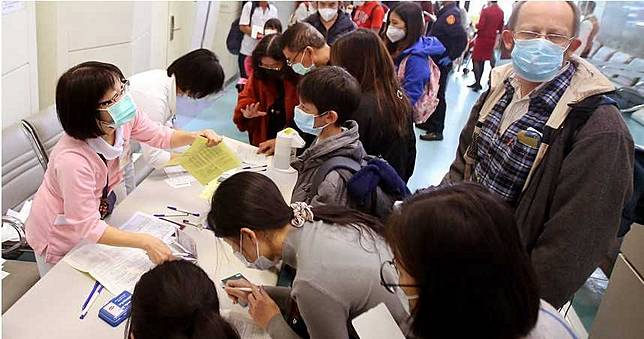 「會先垮的是我們！」機場防疫人員曝內幕　累攤病倒還得上工