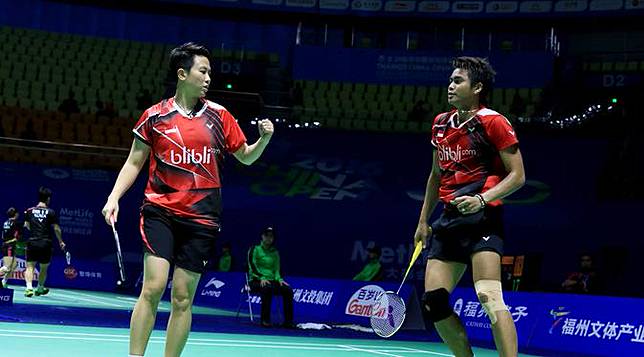 Tontowi / Liliyana Lolos Tanpa Keringat, Praveen / Debby Tumbang