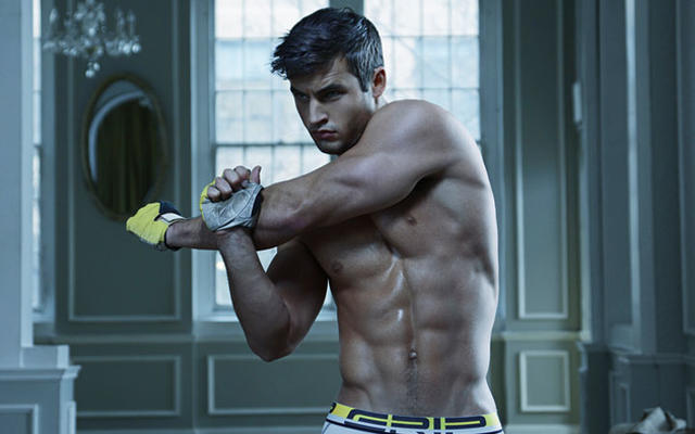 健身的人秒吐血的8種「健身房怪現象」，只拍照打卡、滑手機就是不運動！？