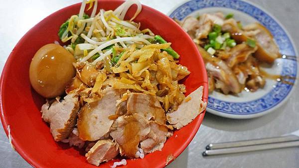 【板橋美食】阿同小吃店-在地人讚不絕口的平民小吃店 【板橋美食】阿同小吃店-在地人讚不絕口的平民小吃店