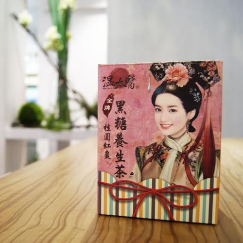 承襲台灣傳統製程製糖工藝,防止過度精化,保留蔗糖原味及香甜口感適合日常飲用;黑糖營養價值高，是老少咸宜的養生飲品*台糖黑糖+苗栗公館桂圓