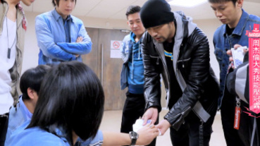 阿信被周杰倫篡位 怪獸狂讚：主唱變帥很多