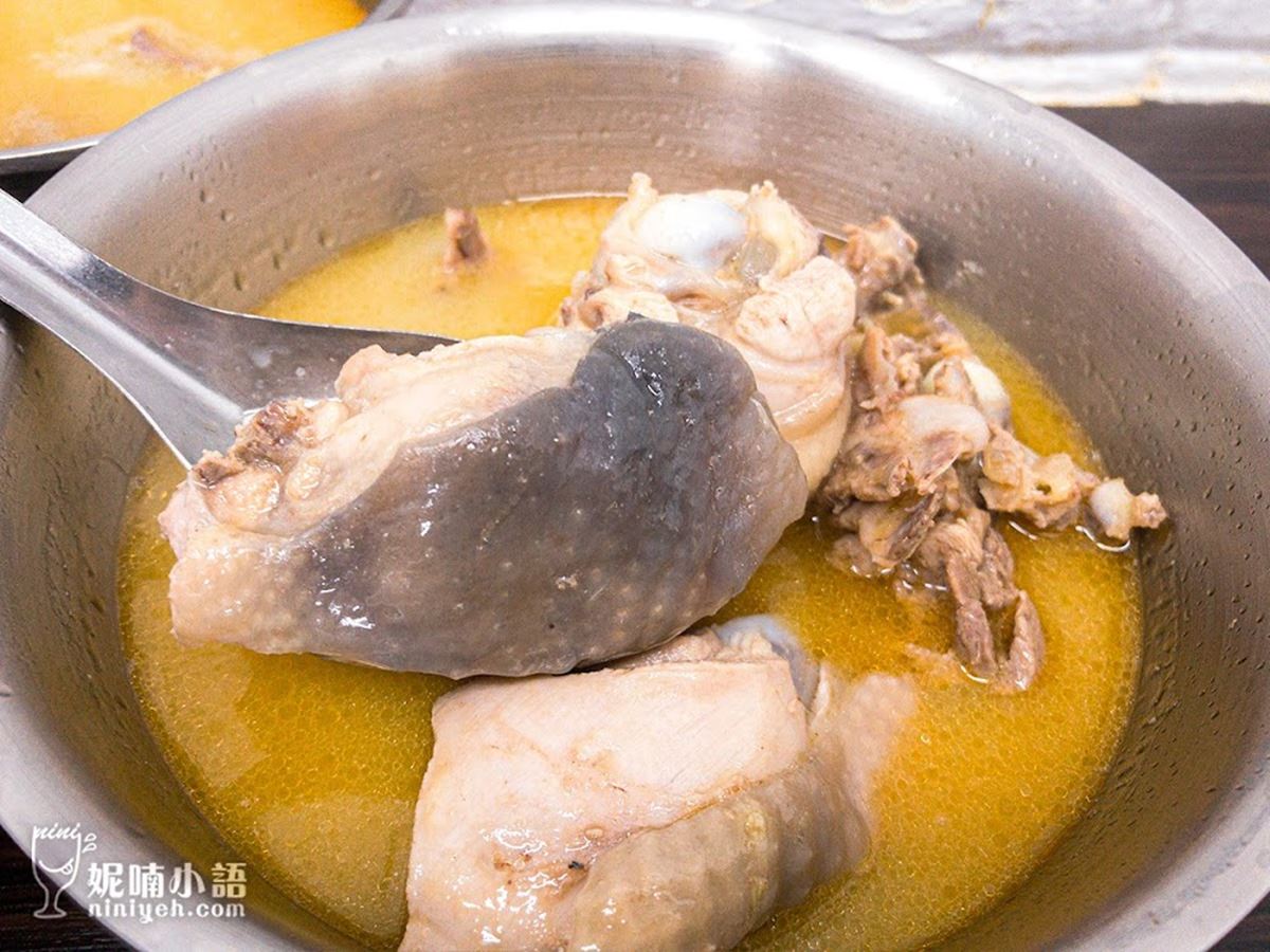 通通排隊夯翻！南機場夜市８必吃：限量草莓麻糬、高CP值三拼飯、米其林潤餅