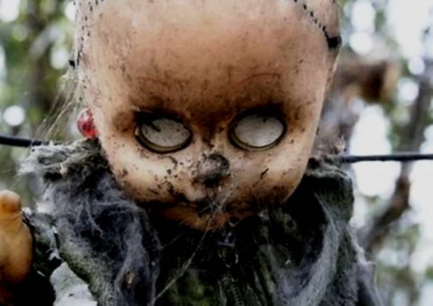 Hii, 18 Foto dari Pulau Boneka Ini Buktikan Mainan pun Bisa jadi Menyeramkan, Buatmu Serasa Diikuti