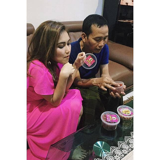 10 Momen Kebersamaan Ayu Ting Ting & Ayah Rozak, Sayang Banget Deh