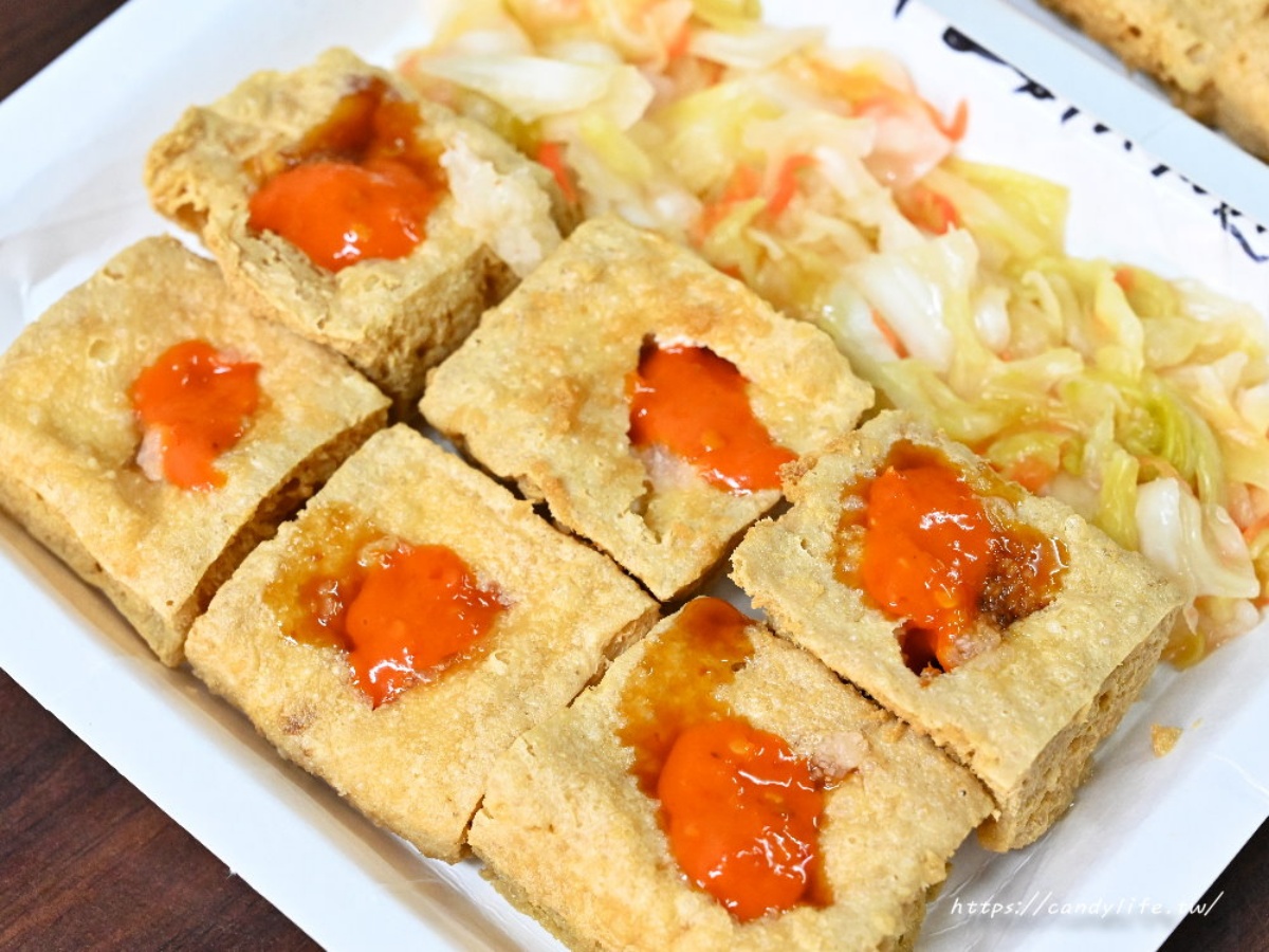 免費紅茶、熱湯無限喝！台中人激推６家臭豆腐：50年老店、爆量泡菜堆成山