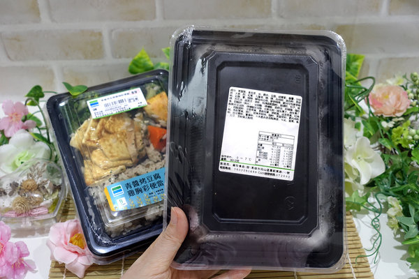 全家便利商店新品開箱-超級大麥鮮食飯糰、三明治、便當好吃又健康，健康志向新品潔淨標示、少添加，多些營養少些負擔 