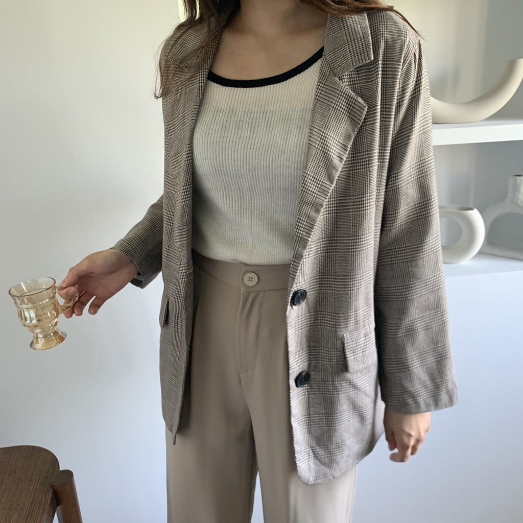 ［GRASS ROOM全館現貨供應］Instagram: grass_style （新品預告/實品穿搭/韓國連線/未來品搶先預訂）▪️無墊肩/有內裡 四季都可以搭配的格紋西裝外套 棉麻料的材質 裡面搭