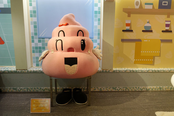 士林打卡餐廳-便所歡樂主題餐廳，士林網美下午茶餐廳，有廚師現點現做好吃餐點，價錢不貴好拍好玩，適合聚會、包場的士林ig打卡餐廳