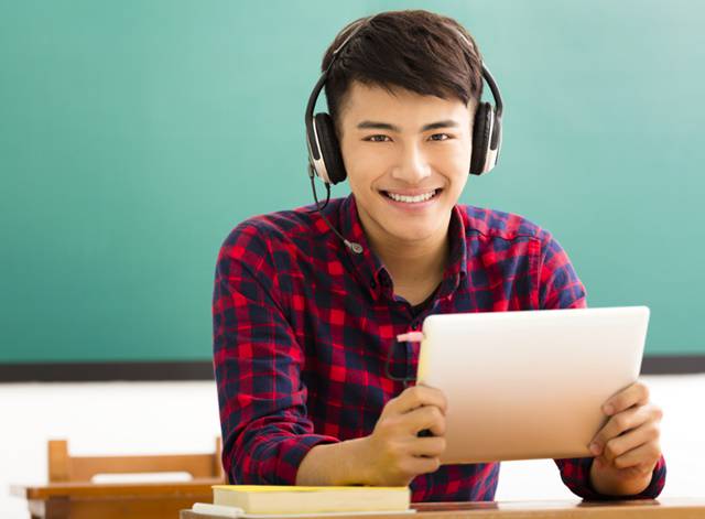 5 Alasan Kenapa Kamu Nggak Perlu Jauh-Jauh Kuliah di Luar Negeri
