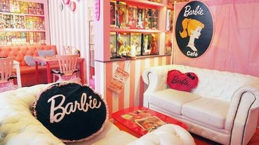 在芭比娃娃主題餐廳吃粉紅咖哩