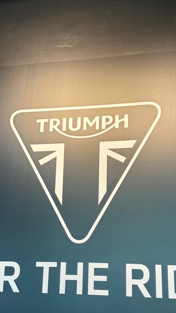 พนักงานTriumph